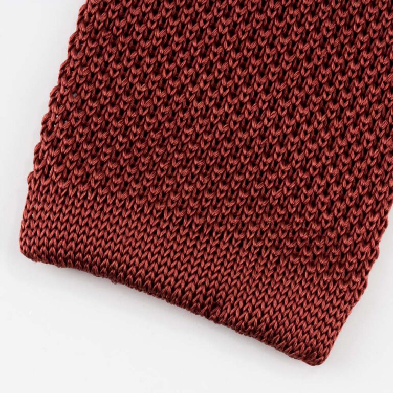 burgundy-knitted-tie