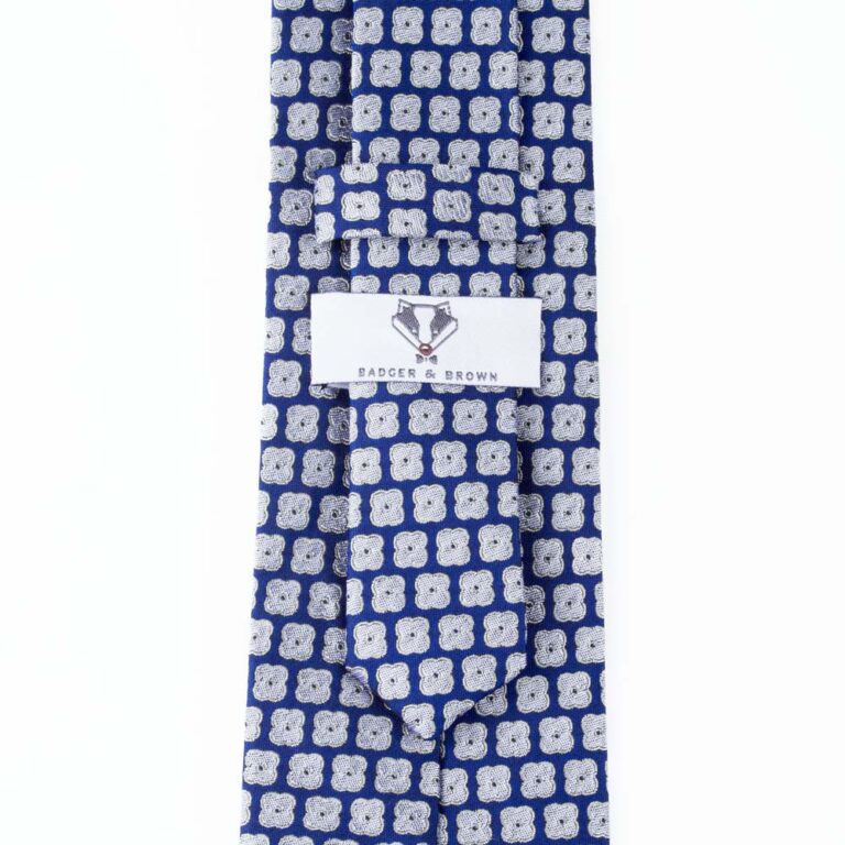 geo-square-midnight-blue-ivory-pocket-square